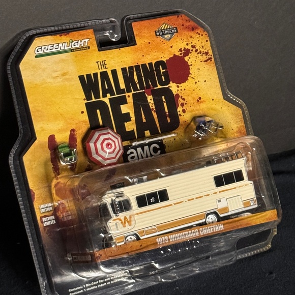 Greenlight 1973 Winnebago Chieftain - the walking dead - Picture 2 of 3